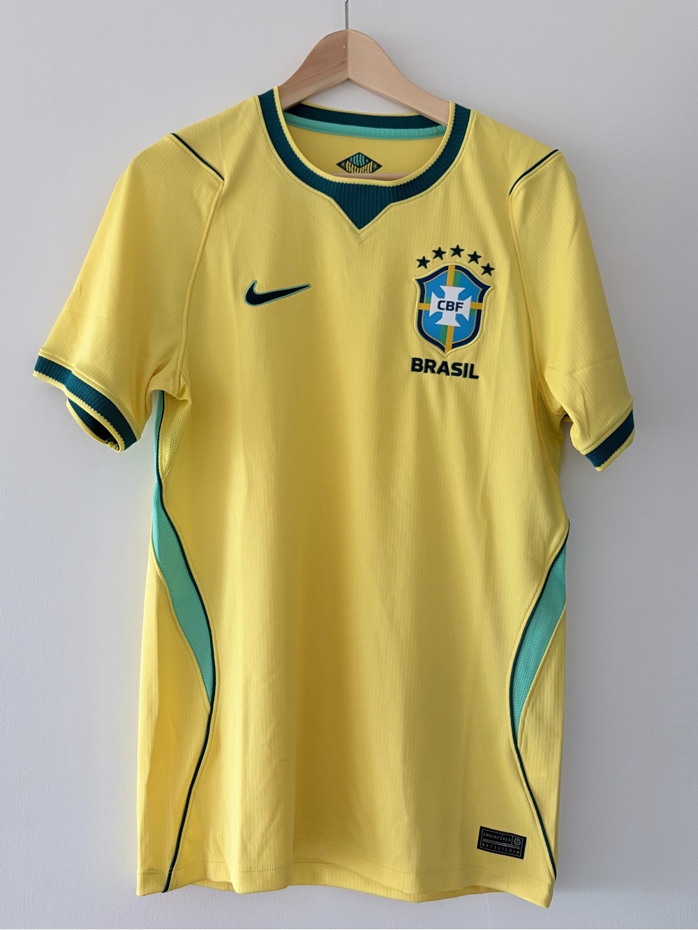 Like New Men’s Nike Brazil Brasil World Cup Soccer / Football Jersey - Size S